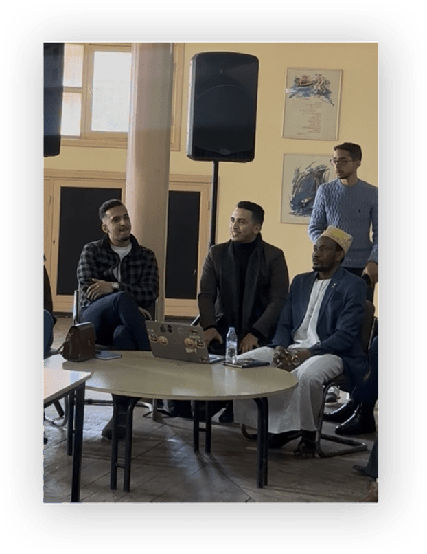 Table ronde lors d'une conférence sur l'intelligence artificielle